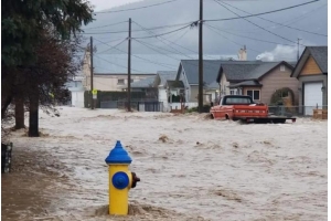 加拿大暴雨引發(fā)特大洪水，鐵路港口物流中斷