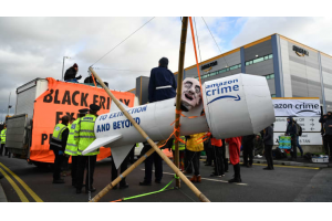 亞馬遜倉庫遭圍堵，黑五包裹派送受影響