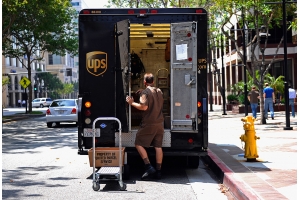 UPS國(guó)際快遞周末取件嗎